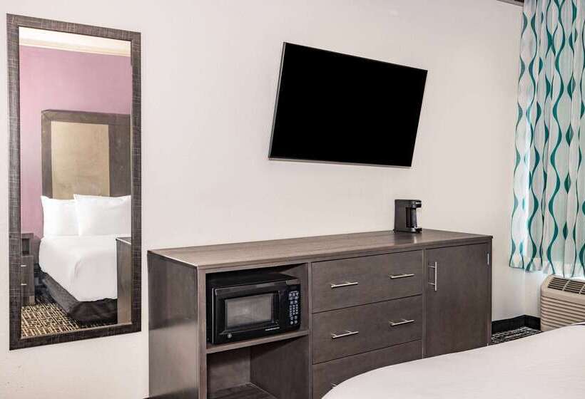 هتل La Quinta Inn & Suites By Wyndham Norfolk