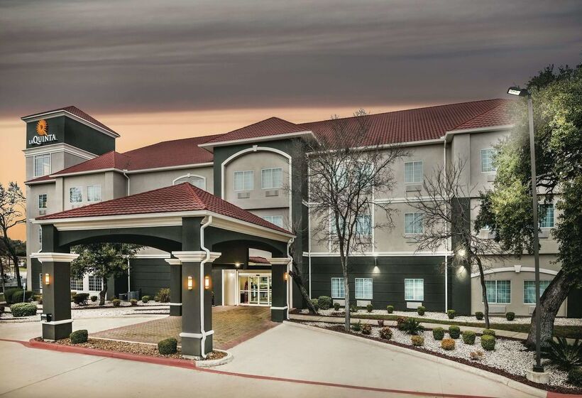 هتل Spark By Hilton San Antonio Dominion