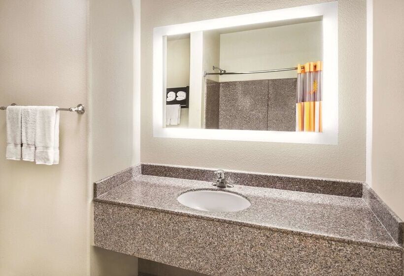 هتل Spark By Hilton San Antonio Dominion