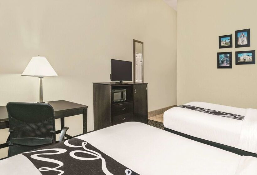 هتل Spark By Hilton San Antonio Dominion