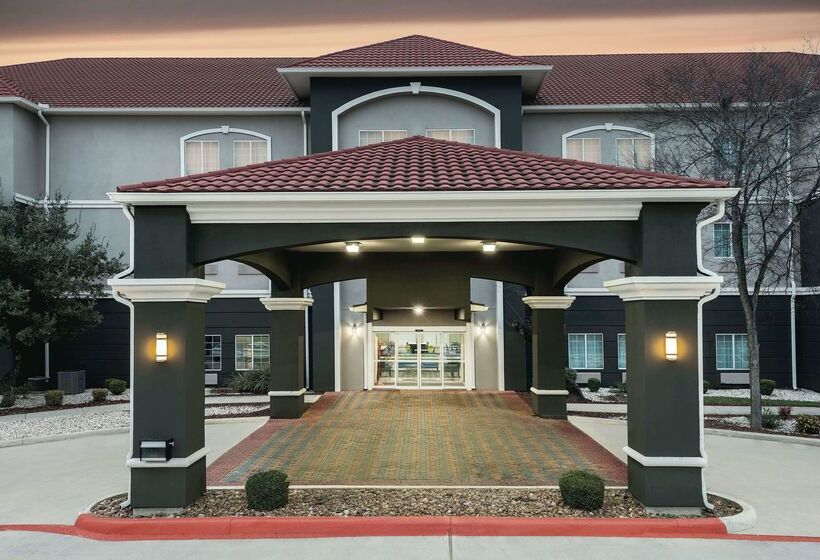 هتل Spark By Hilton San Antonio Dominion