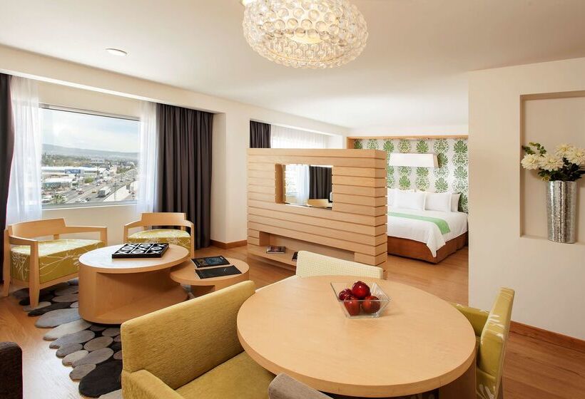 Отель NH Queretaro