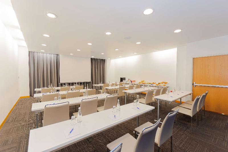 Отель NH Queretaro