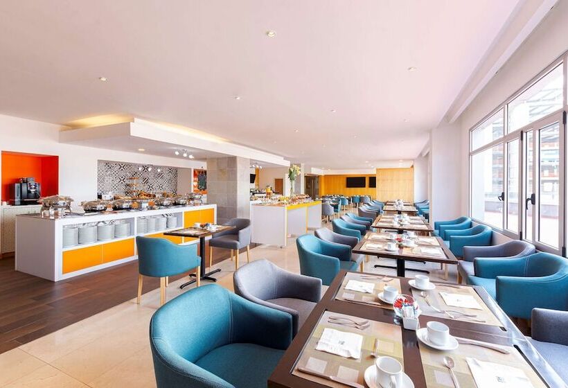 Отель NH Queretaro