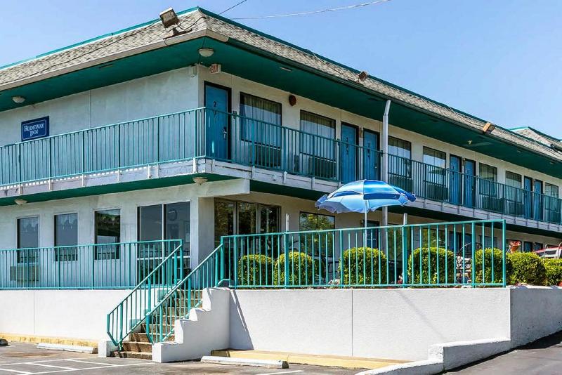 בית מלון כפרי Rodeway Inn Nashville