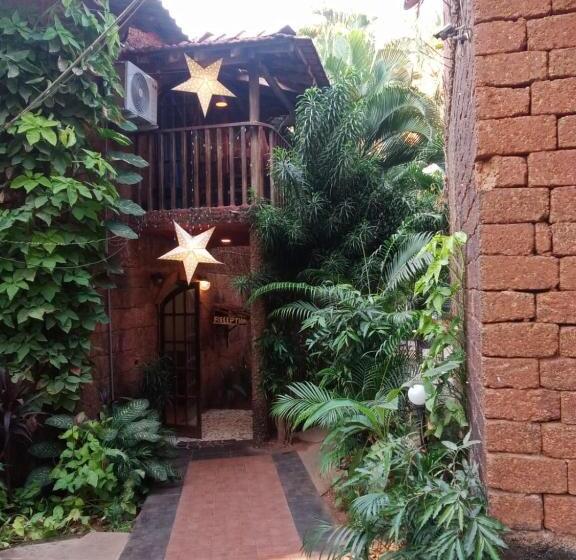 هتل Sea Breeze Village, Baga Goa