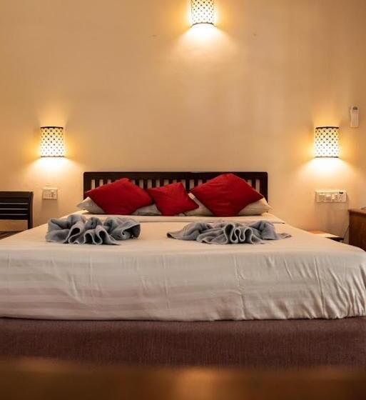 هتل Sea Breeze Village, Baga Goa