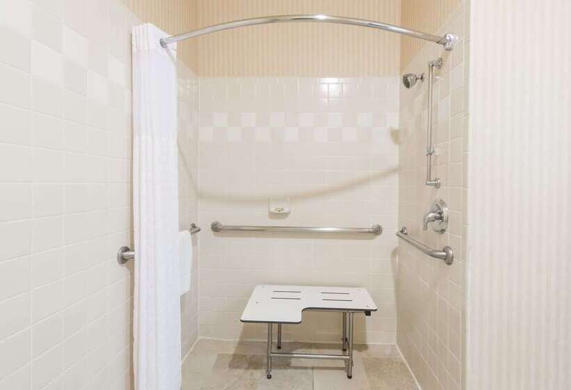 هتل Quality Inn & Suites