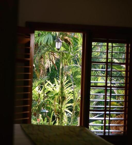 هتل The Falls Resort At Manuel Antonio  Bed And Breakfast