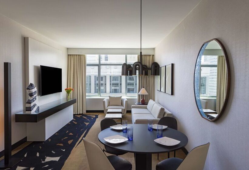 هتل Thewit Chicago, A Hilton