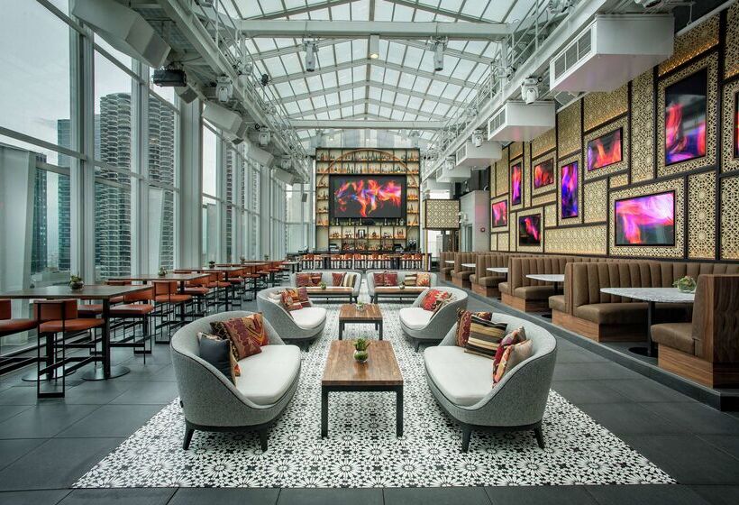 هتل Thewit Chicago, A Hilton