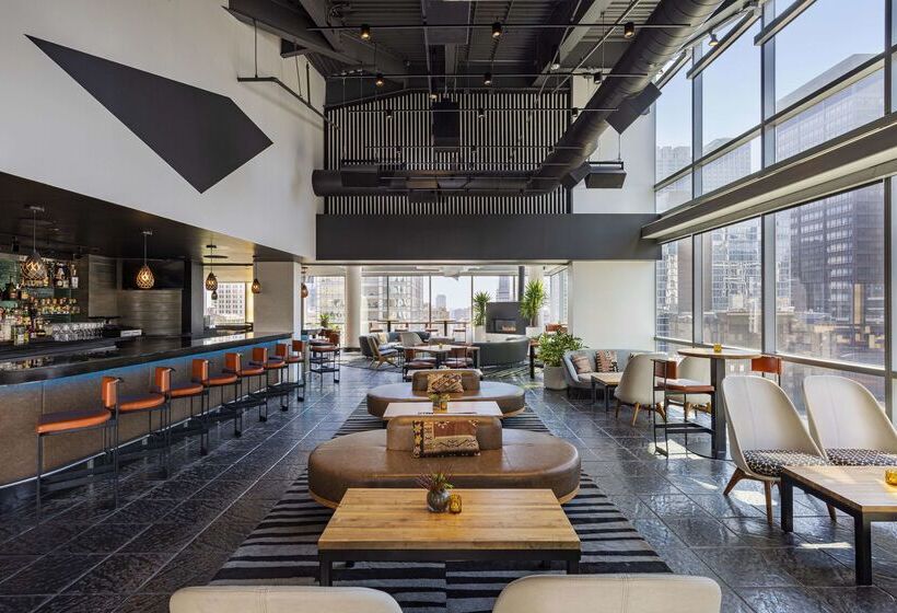 هتل Thewit Chicago, A Hilton
