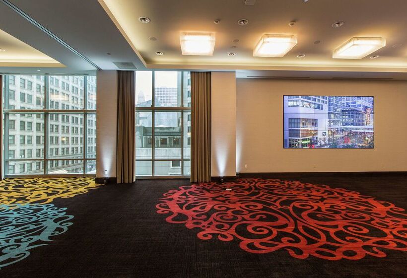 هتل Thewit Chicago, A Hilton
