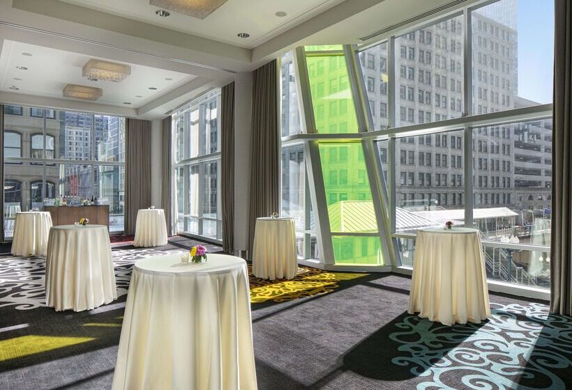 هتل Thewit Chicago, A Hilton