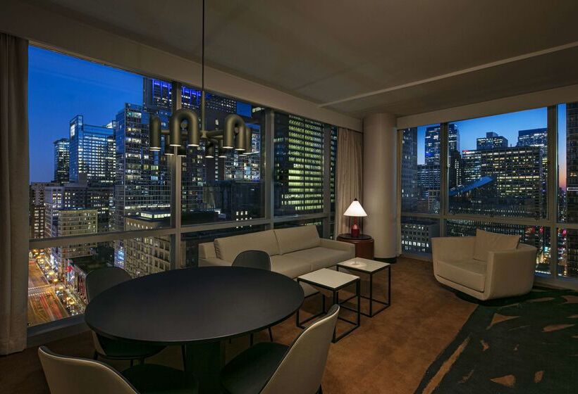 هتل Thewit Chicago, A Hilton