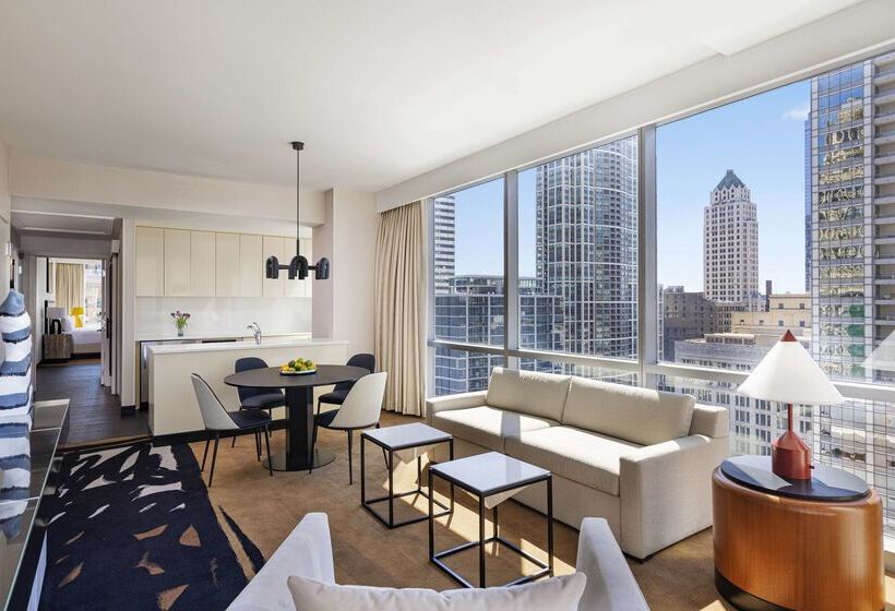 هتل Thewit Chicago, A Hilton