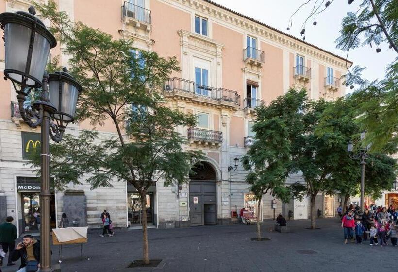 Hôtel (catégorie 1/2 *) Da Gianni E Lucia Rooms With Bathroom In The City Center