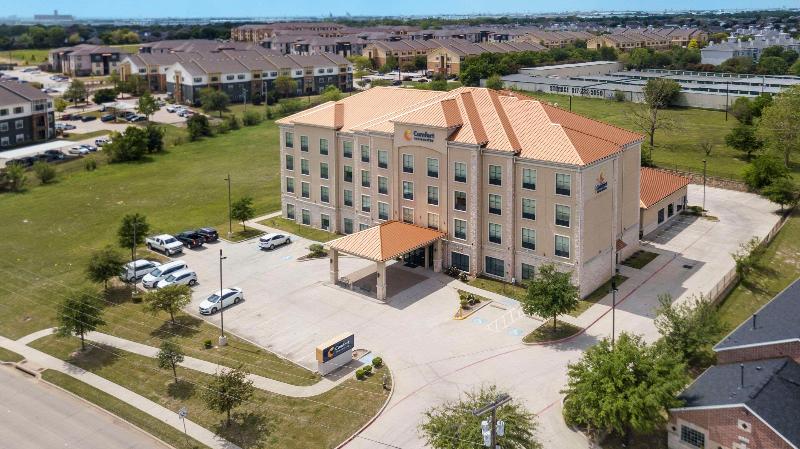 هتل Comfort Inn & Suites Fort Worth  Fossil Creek