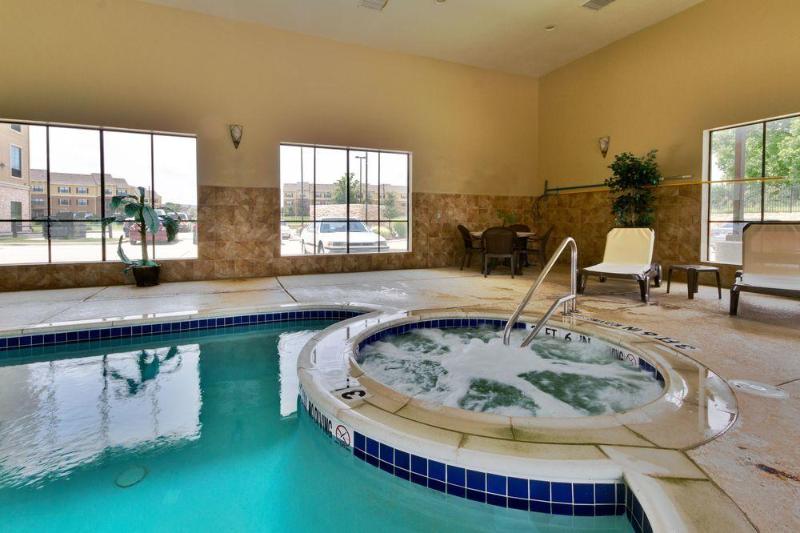 هتل Comfort Inn & Suites Fort Worth  Fossil Creek