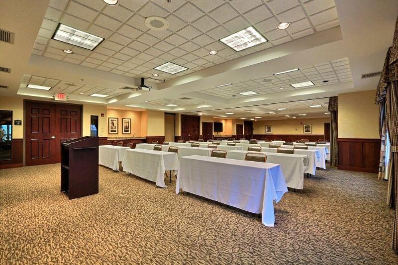 هتل Comfort Suites Grand Rapids North