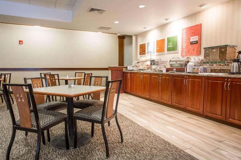 هتل Comfort Suites Grand Rapids North