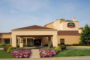 هتل Courtyard By Marriott Indianapolis Airport