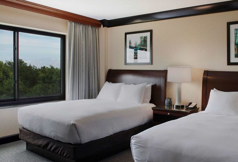 هتل Doubletree Suites By Hilton Bentonville