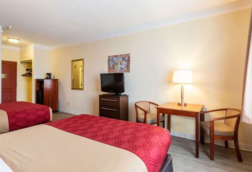 هتل Econo Lodge  Inn & Suites