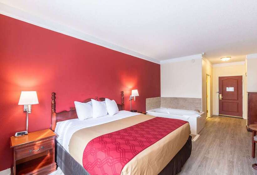 هتل Econo Lodge  Inn & Suites