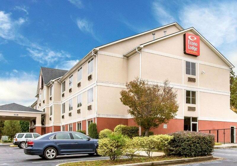 هتل Econo Lodge  Inn & Suites