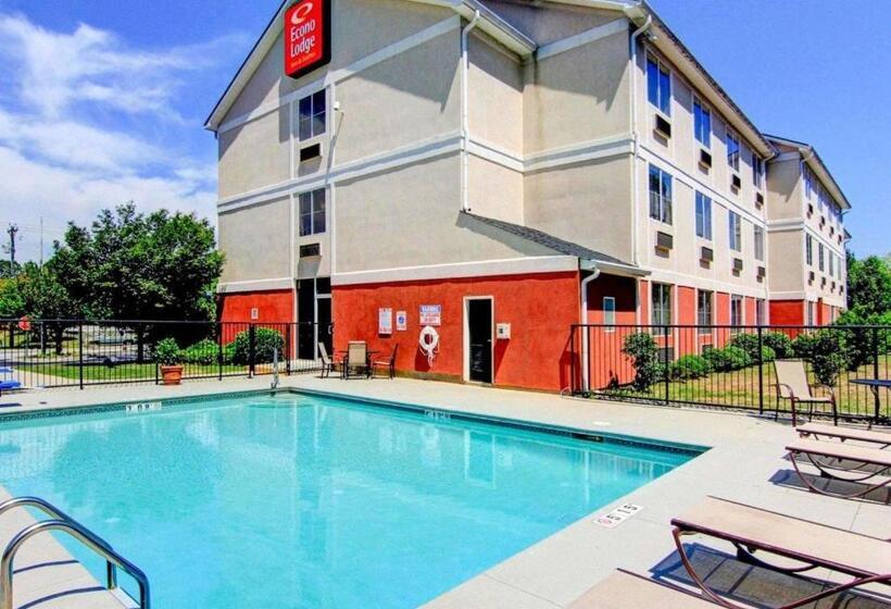 هتل Econo Lodge  Inn & Suites