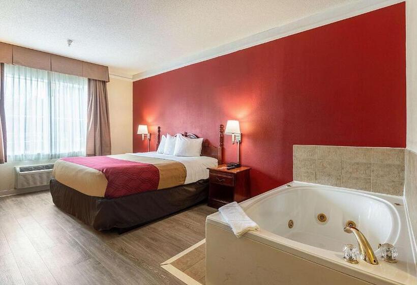 هتل Econo Lodge  Inn & Suites