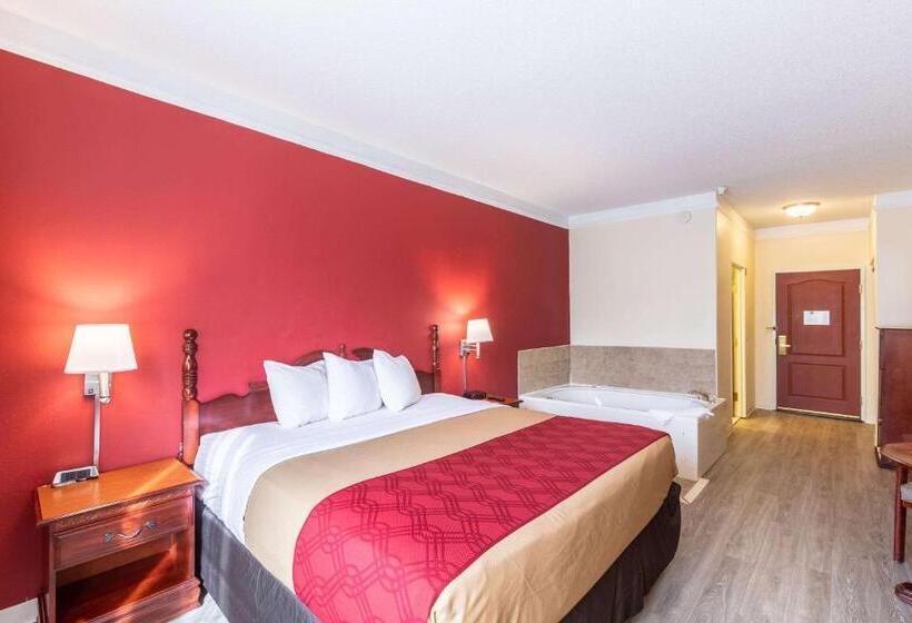هتل Econo Lodge  Inn & Suites