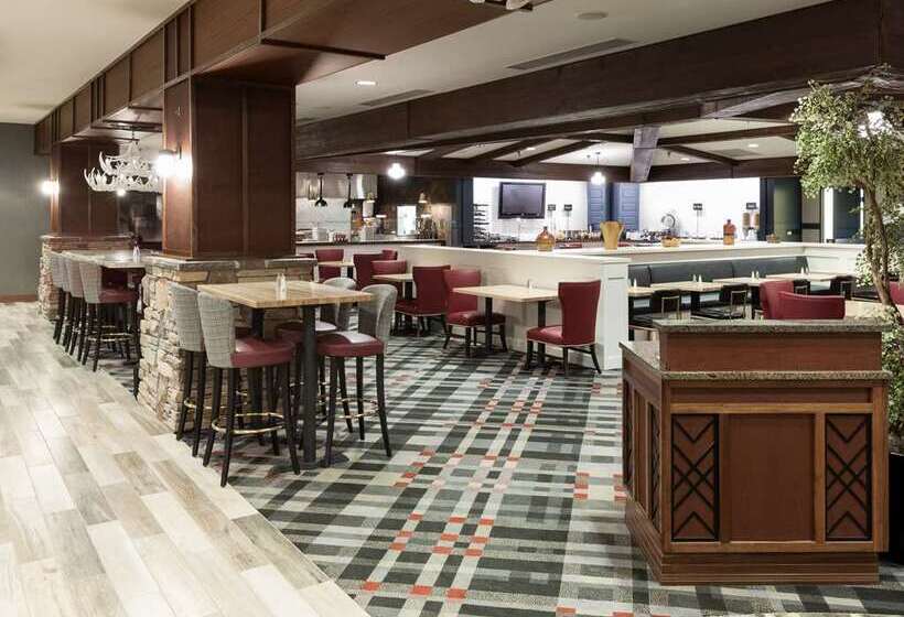 هتل Embassy Suites Anchorage