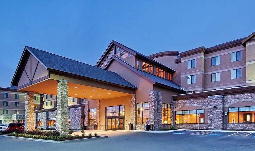 هتل Embassy Suites Anchorage