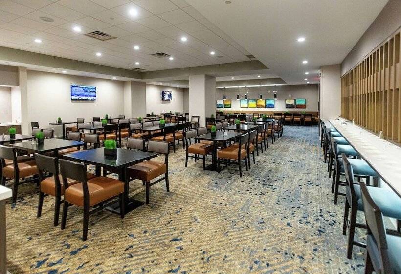 هتل Embassy Suites By Hilton Columbus Dublin