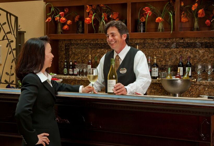 فندق Embassy Suites By Hilton Sacramento Riverfront Promenade