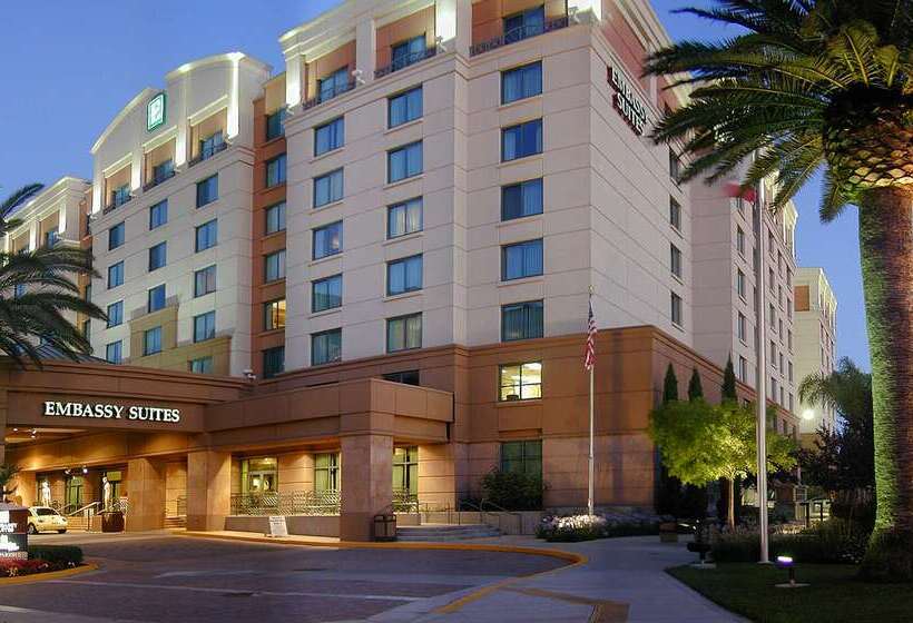 فندق Embassy Suites By Hilton Sacramento Riverfront Promenade