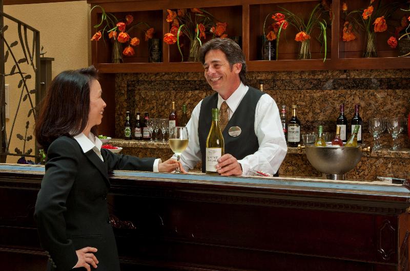 فندق Embassy Suites By Hilton Sacramento Riverfront Promenade