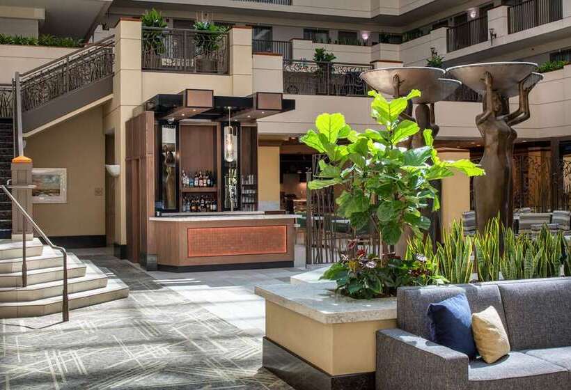 فندق Embassy Suites By Hilton Sacramento Riverfront Promenade