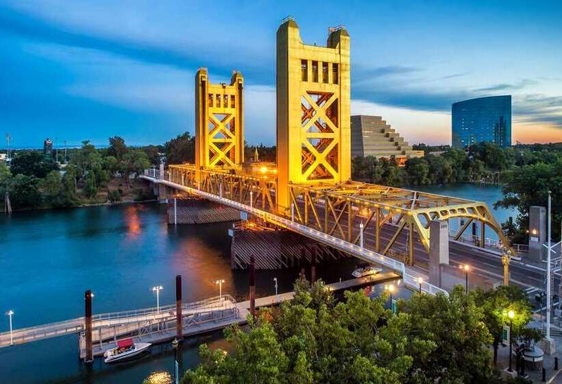 فندق Embassy Suites By Hilton Sacramento Riverfront Promenade
