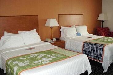هتل Fairfield Inn And Suites By Marriott Tampa North