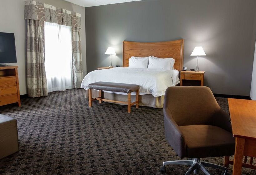 هتل Hampton Inn & Suites Chesapeake Square Mall