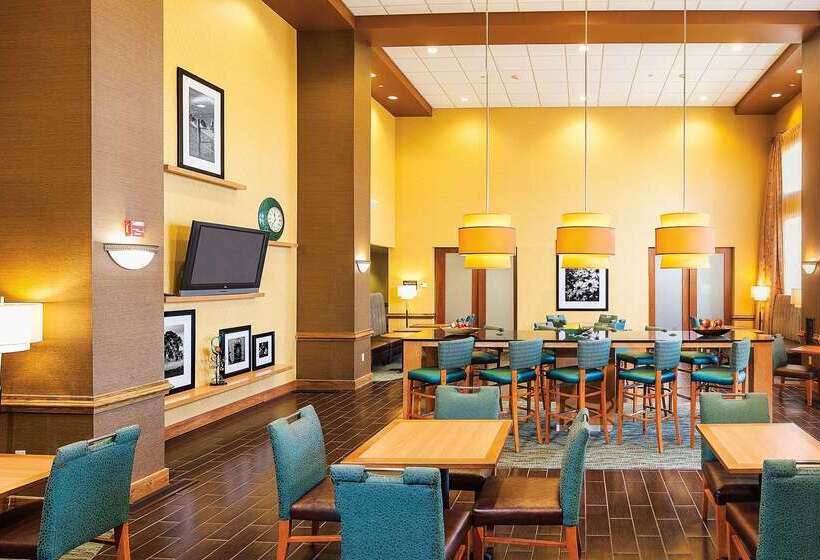 هتل Hampton Inn & Suites Chesapeake Square Mall