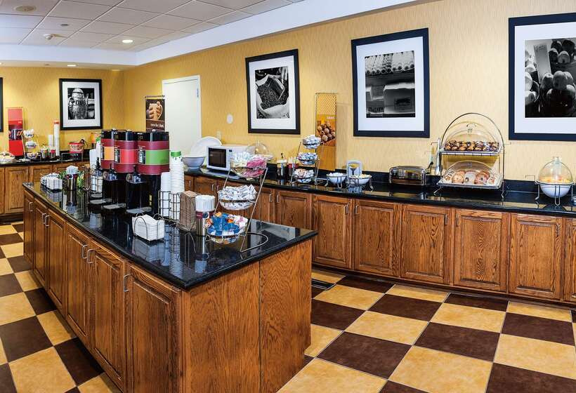 هتل Hampton Inn & Suites Chesapeake Square Mall
