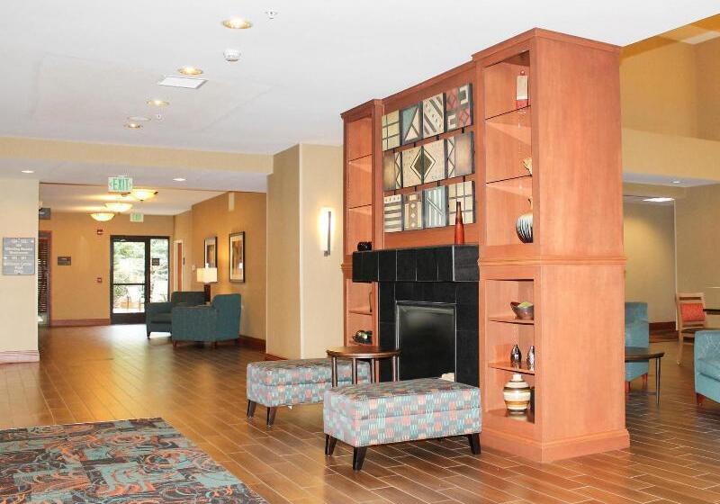 בית מלון כפרי Hampton Inn & Suites Greeley
