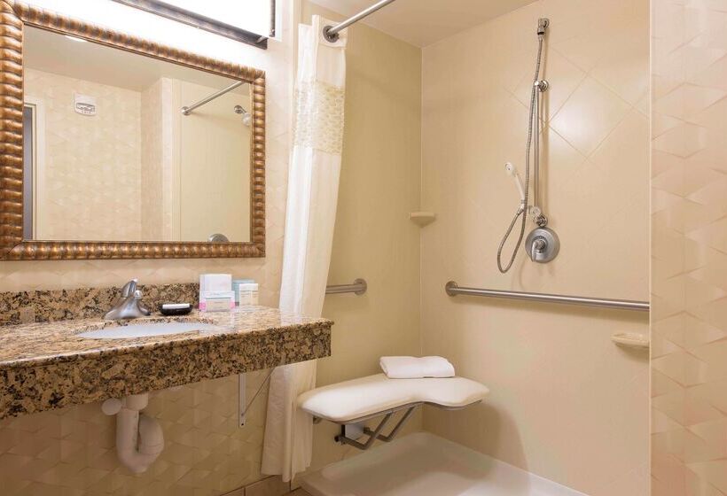 هتل Hampton Inn And Suites Indianapolis Fishers