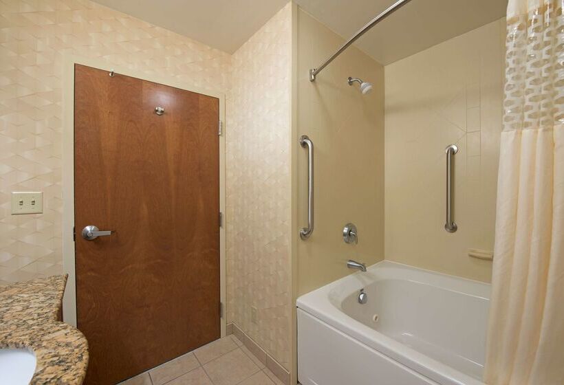 هتل Hampton Inn And Suites Indianapolis Fishers