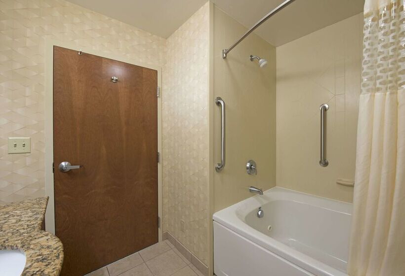 هتل Hampton Inn And Suites Indianapolis Fishers
