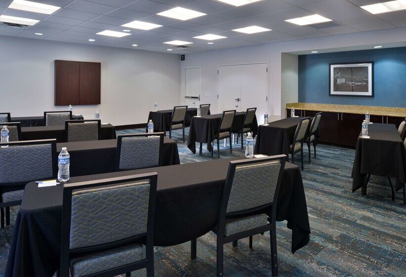 هتل Hampton Inn And Suites Las Vegas Airport